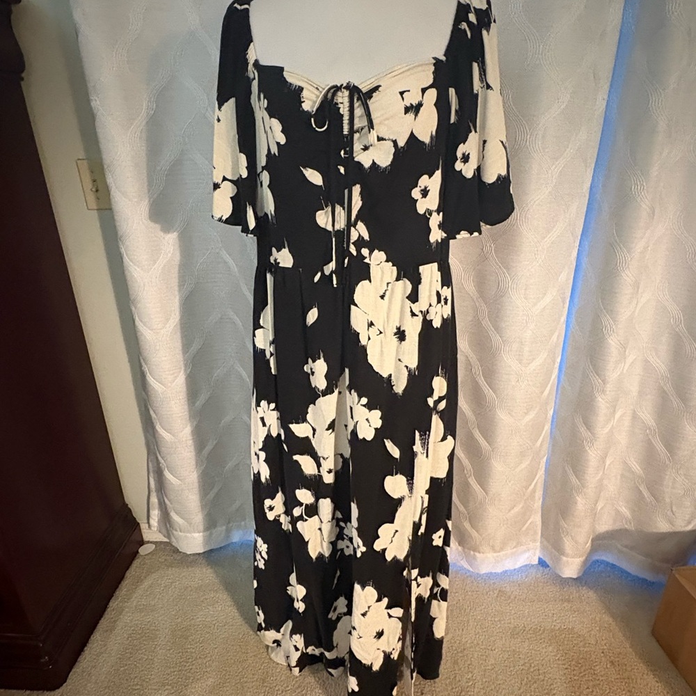 Ava & Viv Black and White Flutter Sleeve Maxi Sundress